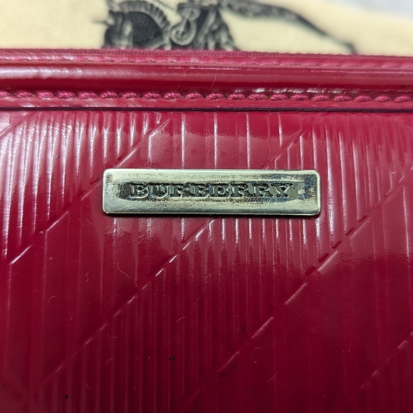BURBERRY Embossed Patent Leather Raspberry Sorbet Coincase - Picture 7 of 11